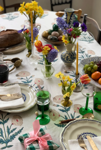 mesa de páscoa decorada