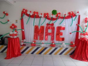decoração de dia das mães em escola com balões