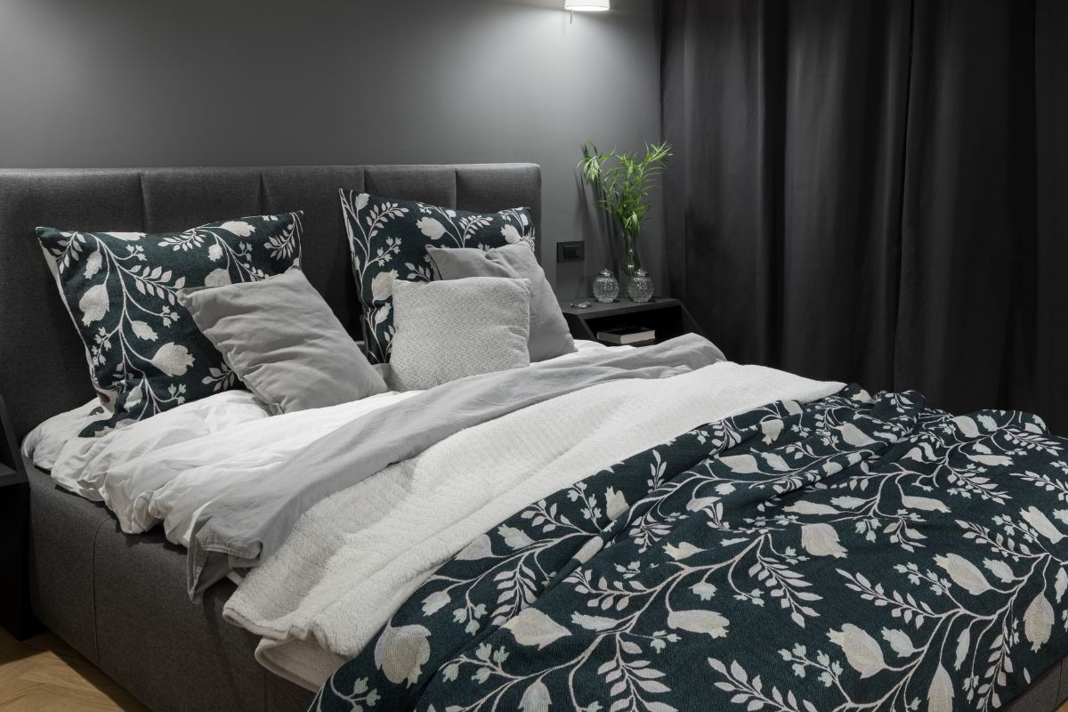 Roupa de cama escuro