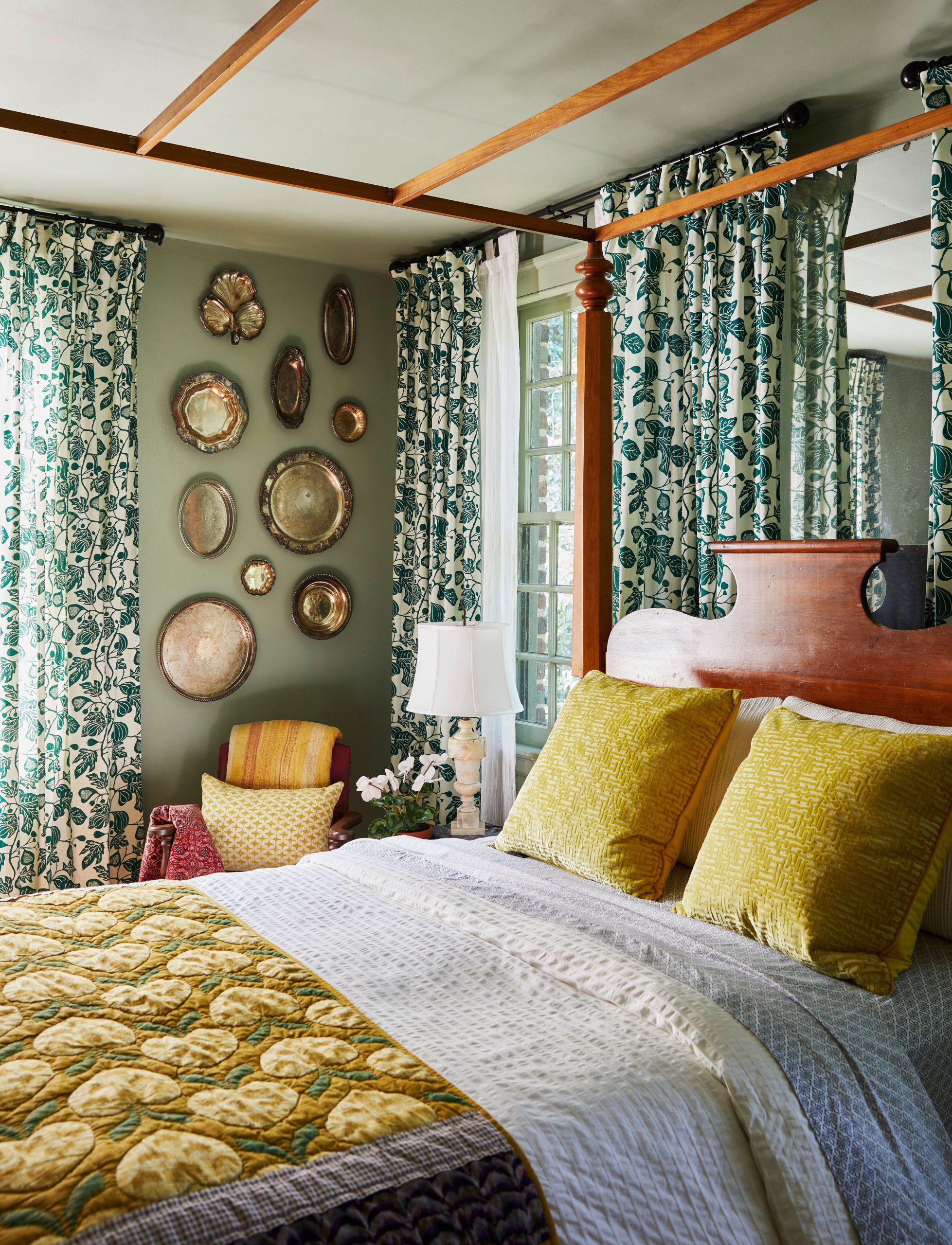 quarto com destaque para cortinas