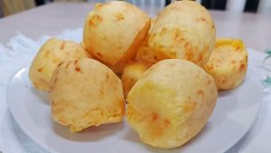 Receita de pão de queijo de tapioca na air fryer sem óleo que fica macio e queijudo