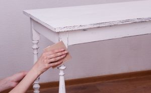 Decorar sala pequena gastando pouco mesa